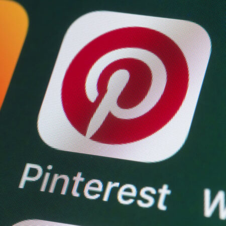 Pinterest tells teens to log off during school hours
