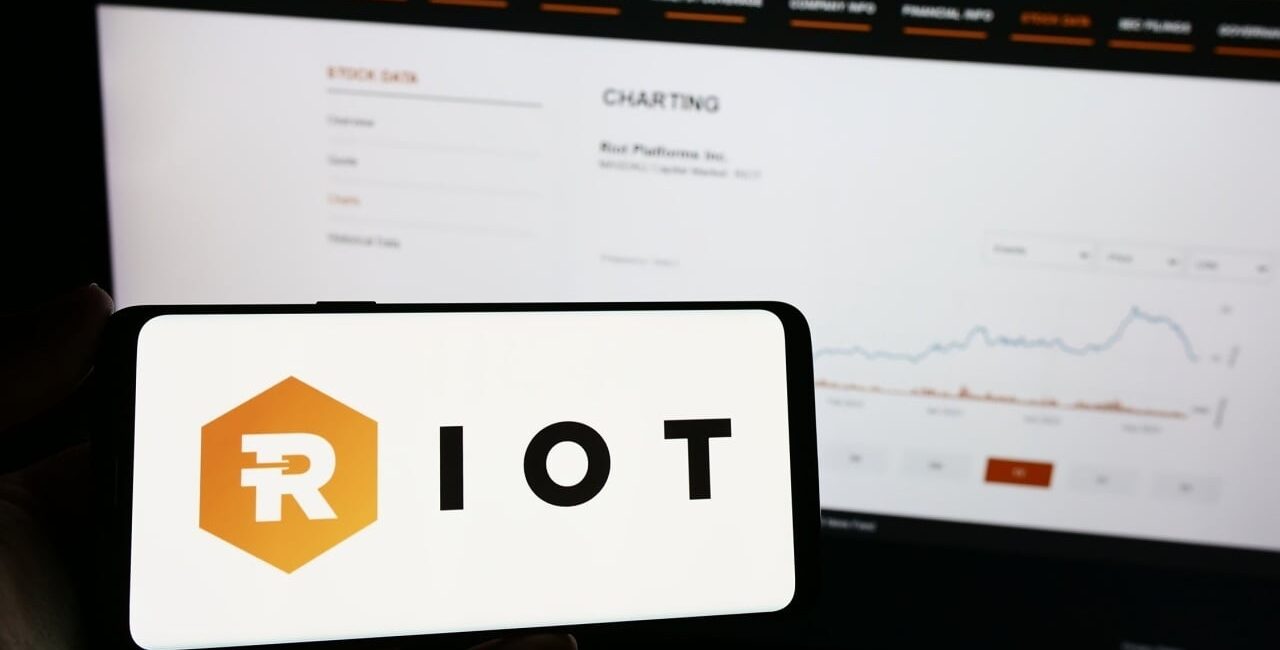 Riot Platforms Offloads 475 BTC Amid Tougher Mining Climate