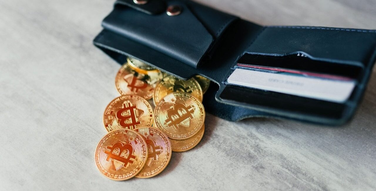 Fidelity and Grayscale Lead $342 Million Bitcoin ETF Exit as Ether ETFs Log Third Green Day